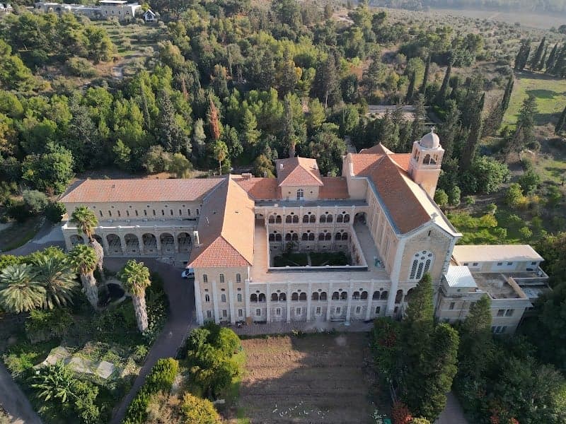 תמונה של אולמות לטרון - אזור אירועים תרבות ובידור